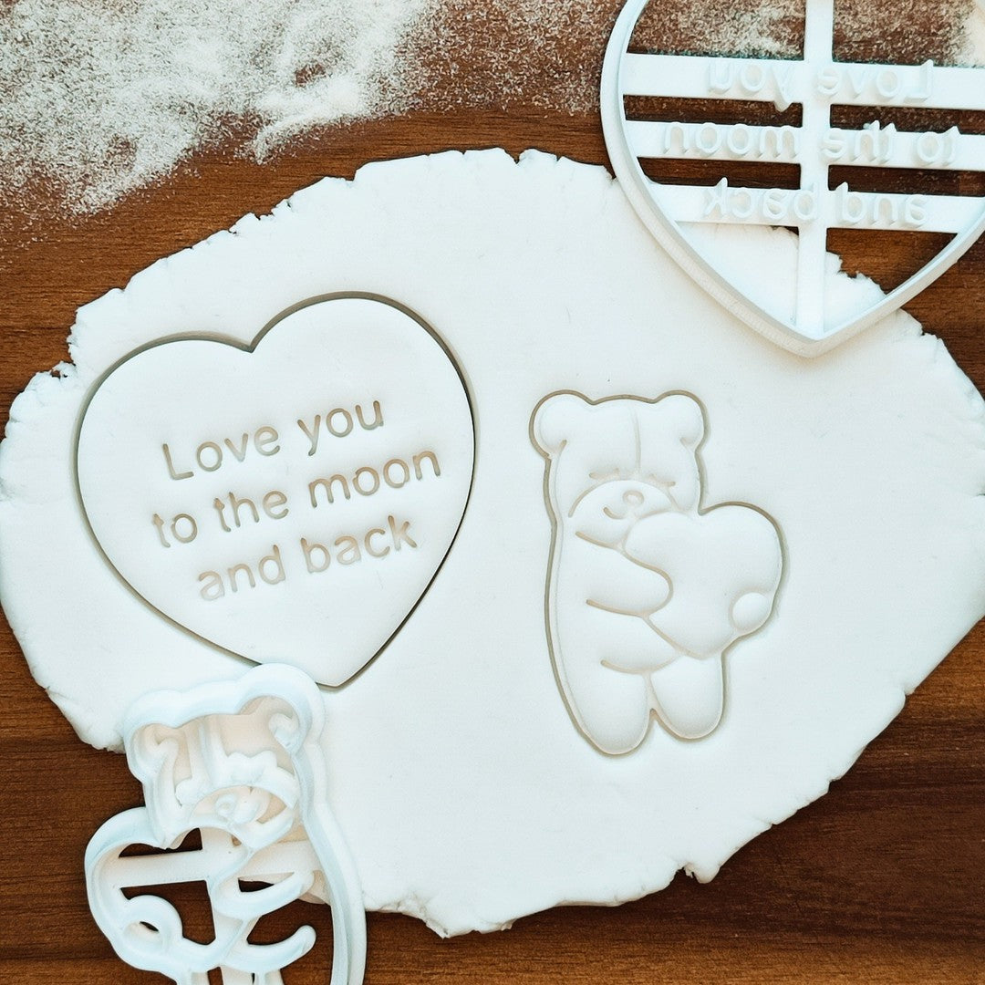 valentýnská vykrajovátka ve tvaru srdce a medvídka